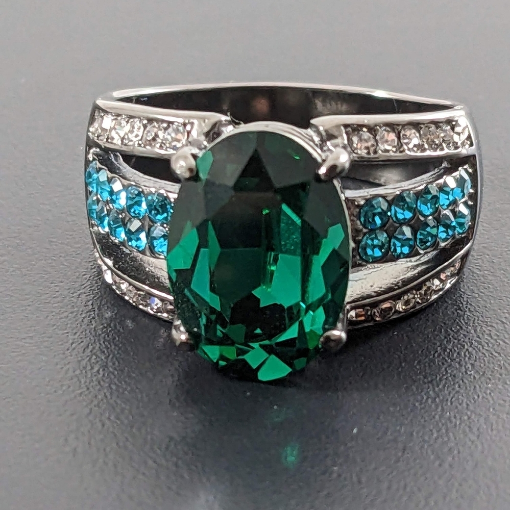 Green & Blue Crystal Cocktail Ring - Picture 4 of 5